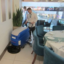 restaurants-scrubber-dryer شستشوی کف رستوران