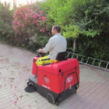 industrial sweeper  جاروی محوطه هتل