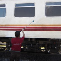 cleaning of trains شستشوی قطار