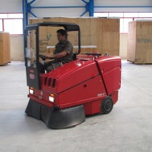 industrial-warehouse-sweepers نظافت انبار و محوطه های صنعتی