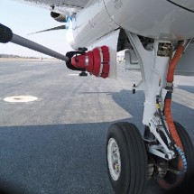 airplane cleaning with motor scrubber شستشوی بدنه هواپیما با اسکرابر چند منظوره