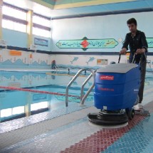 washing pool with scrubber dryer شستشوی محوطه استخر با اسکرابر