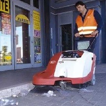 sweeper restaurant outside نظافت محوطه بیرونی رستوران با سوییپر دستی