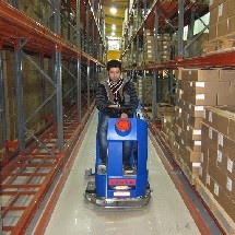 warehouse cleaning scrubber dryer خدمات شستشوی کف انبار با اسکرابر