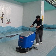 pool floor scrubber dryer کاربرد اسکرابر در محوطه استخر