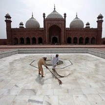 use cleaning tools religious places کاربرد ابزار نظافت دستی