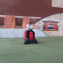 broom artificial grass نظافت چمن مصنوعی با سوییپر صنعتی
